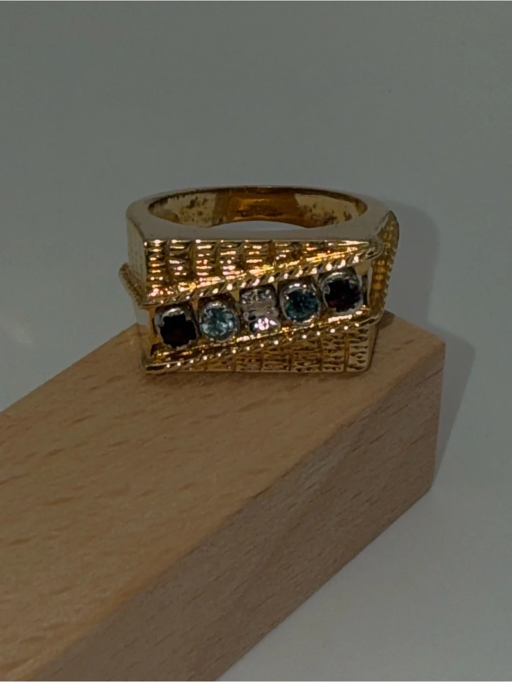 Vintage Men’s Gold Tone Multicolor Rhinestone Statement Ring Size 11